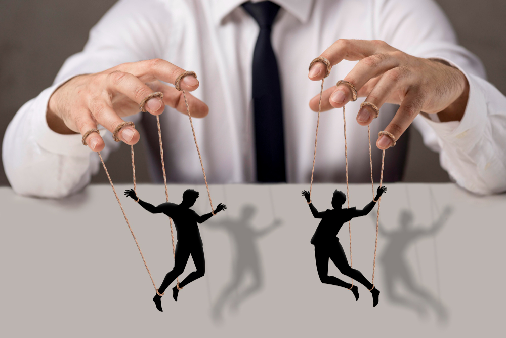 How to Spot and Handle Manipulative Behavior in Relationships